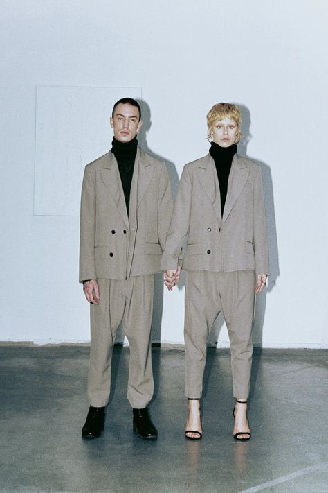 Genderless Fashion Editorial, Gender Neutral Fashion Editorial, Gender Less Fashion, Gender Neutral Photoshoot, Gender Free Fashion, Gender Fluid Clothes, Gender Fluid Fashion Women, Unisex Outfits Gender Neutral, Unisex Clothes Outfits