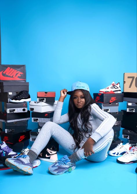 High School Sneaker Ball, Sneakerhead Photoshoot Ideas, Sneaker Head Senior Pictures, Jordan 23 Photoshoot, Sneaker Ball Photo Shoot, Sneaker Head Photo Shoot, Jordans Photoshoot, Jordan Birthday Photoshoot, 2000s Birthday Photoshoot