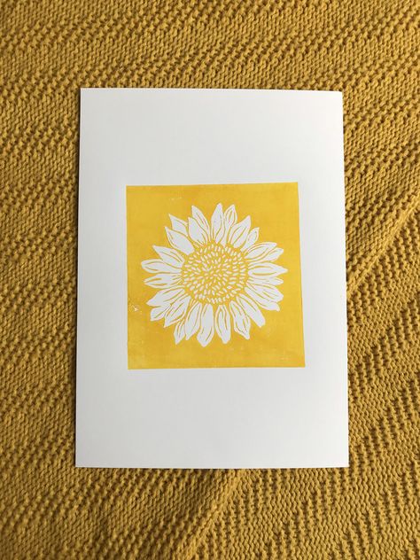 Lino Print Flowers Easy, Sunflower Block Print, Sunflower Lino Print, Simple Linocut Ideas, Lino Print Simple, Linolium Printing Easy, Lino Print Ideas Simple, Sunflower Linocut, Tree Lino Print