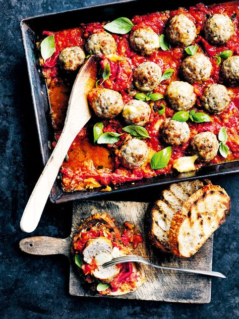 bocconcini-stuffed meatballs with roasted tomato sauce Potato Leek Gratin, Donna Hay Recipes, Stuffed Meatballs, Chicken Burgers Recipe, Roasted Garlic Chicken, Roasted Tomato Sauce, Short Ribs Recipe, Tray Bake Recipes, Feta Recipes