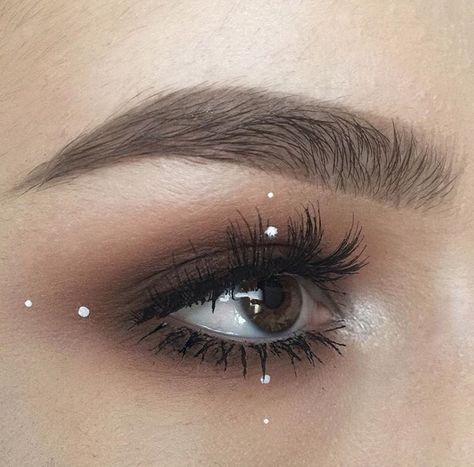 @matiasines7 Mekap Mata, Rhinestone Makeup, Makeup Photo, White Eyeliner, Smink Inspiration, Kesha, Eye Makeup Art, Photo Makeup, Editorial Makeup