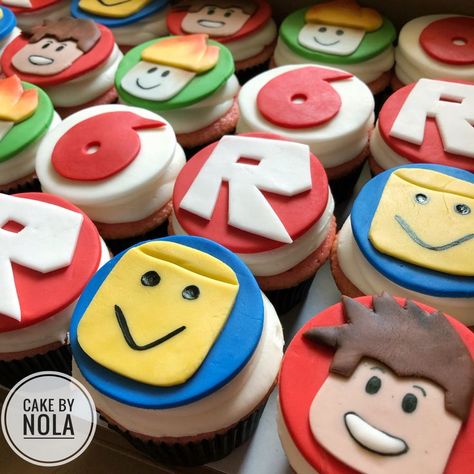 Roblox Cake And Cupcakes, Roblox Birthday Cupcakes, Roblox Cookies Ideas, Roblox Cupcake Cake, Roblox Cookies Decorated, Roblox Cupcake Ideas, Number Cupcake Cake, Roblox Cookies, Roblox Cupcakes