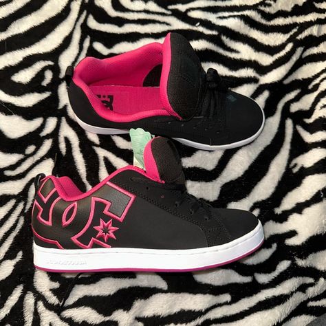 DC WOMEN'S COURT GRAFFIK SHOES' 💕size 9 , 8.5 works... - Depop 2000s Dc Shoes, Dc Shoes Outfit Women, Pink Dc Shoes, Swaggy Shoes, Dc Boots, Dc Court Graffik, Dc Shoes Women, Anime Y2k, Dc Logo