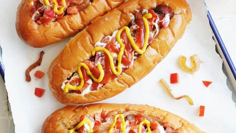 Authentic Sonoran Hot Dog Essen, Sonoran Hot Dog Recipe, Muy Delish, Sonoran Dogs, Mexican Hot Dogs, Sonoran Hot Dog, Mexican Favorites, Food Shoot, Wrapped In Bacon