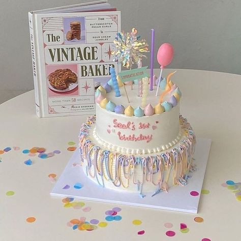 Cake Recipe Aesthetic, Cake Cafe, Two Tier Cake, Korean Cake, Mini Cakes Birthday, Instagram Party, Pretty Dessert, Creative Birthday Cakes, Beautiful Birthday Cakes