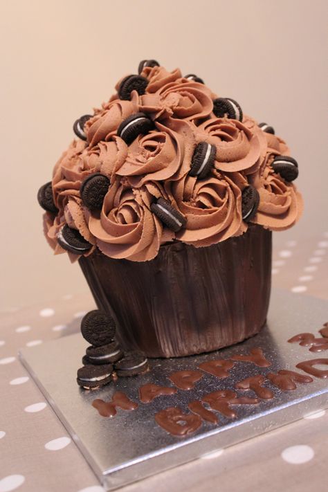 Large Cupcake Cakes, Cupcake Smash Cakes, Giant Cupcake Cakes, Big Cupcake, Large Cupcake, Giant Cupcake, Giant Cupcakes, Cupcake Pan, Oreo Cake