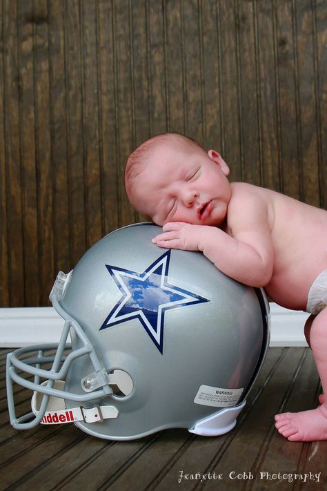 Future Dallas Cowboy newborn photo #1weekold Dallas Cowboys Pictures, Dallas Cowboys Baby, Boy Photo Shoot, Cow Boys, Cowboy Baby, Baby Photoshoot Boy, Baby Poses, Football Baby, Newborn Poses