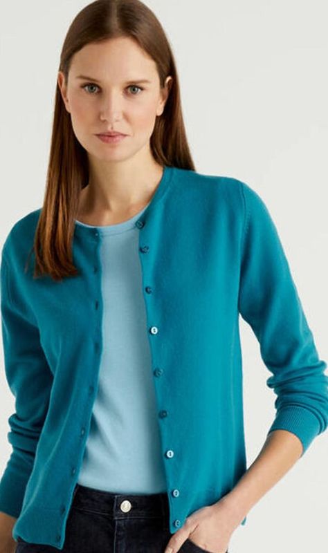 Turquoise Cardigan Outfit, Teal Cardigan Outfit, Uplifting Images, How To Wear White Jeans, Turquoise Cardigan, Librarian Style, Spring Jeans, Teal Cardigan, Cardigan Outfit