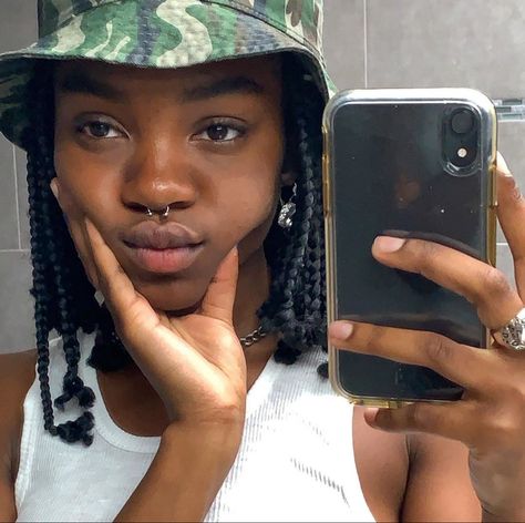 Septum And Nose Piercing Together Black, Spectrum Piercing Black Women, Big Nose Septum Piercing, Black Women Septum Piercing, Septum On Big Nose, Septum Piercing On Big Nose, Septum Black Women, Septum Piercing Big Nose, Girls With Septum Piercings