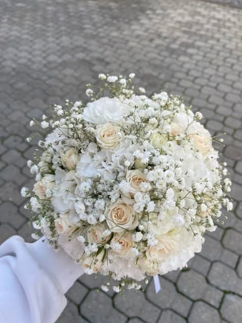 Unique Bridal Bouquets, Simple Wedding Bouquets, Dream Wedding Decorations, Prettiest Bouquet, Bridal Bouquet Flowers, Beautiful Bouquet Of Flowers, Dream Wedding Ideas, White Bouquet, Bride Bouquets