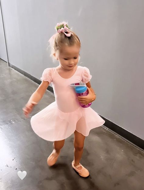 Ballet Mom, Toddler Girl Ballet, Skirt Dance, Ballet Leotards, Ballerina Outfit, Girls Ballet, Kid Lifestyle, Ballerina Girl, Little Ballerina