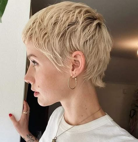 Cut Hairstyles, Super Short Hair, Blonde Pixie Cuts, Very Short Hair, Penteado Cabelo Curto, Platinum Blonde Hair, Short Pixie Haircuts, Short Blonde, Short Hair Haircuts