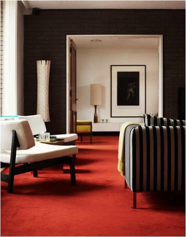 Red Living Room Color Scheme, Red Carpet Room, Thotti Mane, Red Floors, 70s Interior Design, 70s Interior, Red Living, Red Floor, Buying Carpet