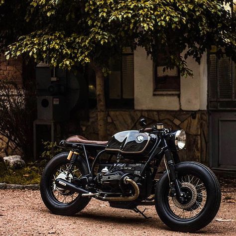 @kustomkulturemotorcycles keeping it classsic with this sexy BMW R100 out of Uruguay 🇺🇾! Keeping the 50s cafe racer culture alive in S.… Bmw R100 Scrambler, Bmw G310r, Nine T Bmw, Bmw 320, Maxi Scooter, Bmw R100, Motos Bmw, Bike Bmw, Bmw K100