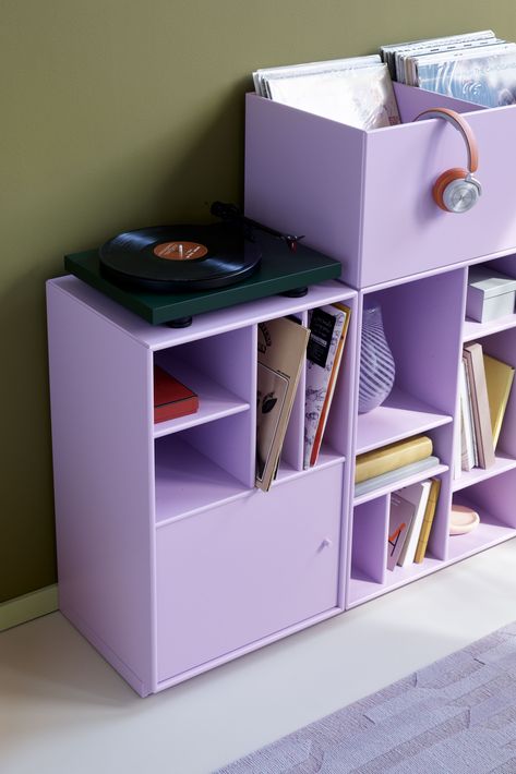 🌈 Organise your vinyl collection like a true music aficionado with a vibrant and stylish storage solution! Keep your records safe with the Living Things storage box – available in all 41 Montana colours ✨ ⁠ #montanafurniture #madeindenmark #euecolabel #danishdesign #colourfulinteriors #dontjudgeacolour #sustainablefurniture #letscreateplayfulspaces