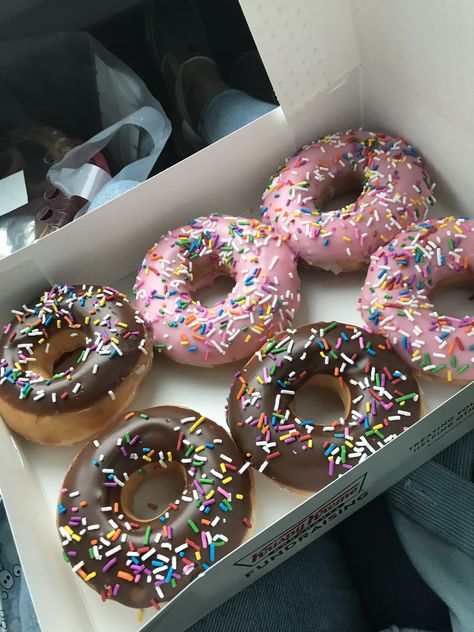 Highly reccomend strawberry donuts! #notsponsored #krispykremedonutrecipe #strawberry Essen, Krispy Kreme Aesthetic, Donuts Aesthetic, Strawberry Donut, Glazed Doughnut, Krispy Kreme Donuts, Krispy Kreme Doughnut, Strawberry Donuts, Glazed Doughnuts