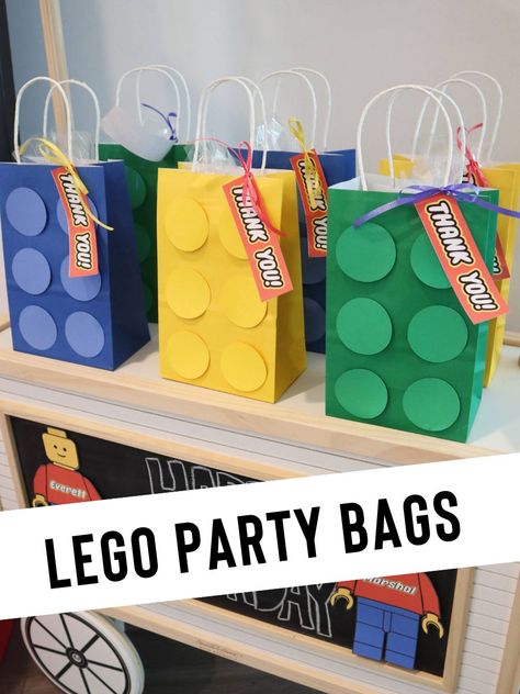 How to make awesome Lego party favors - Coco's Caravan Lego Favor Bags, Lego Loot Bag Ideas, Lego Gift Bags, Lego Party Bags, Lego Party Printables, Lego Favors, Lego Party Favors, Awesome Lego, Lego Birthday