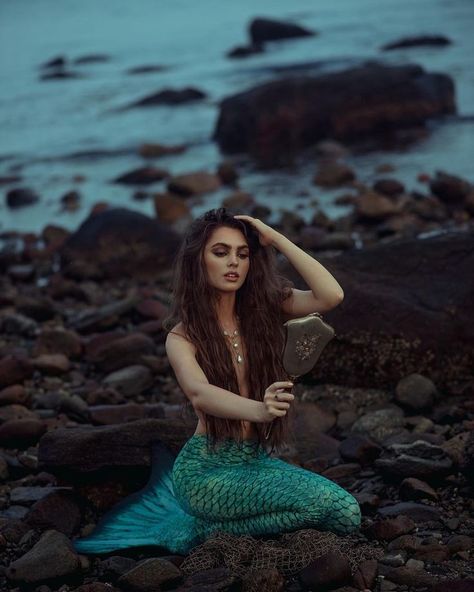 Jackie Wyers, Mermaid Photo Shoot, Mermaid Shoot, Evil Mermaids, Mermaid Photoshoot, Mermaid Pose, Realistic Mermaid, Mermaid Photography, Mermaid Man