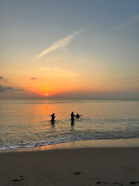 Spring At The Beach, Sunrise Swim Aesthetic, Miami Spring Break Aesthetic, Spring Break Bikinis, Miami Aesthetic Beach, Spring Break 2024, Spring Break Picture Ideas, Fort Lauderdale Spring Break, California Spring Break