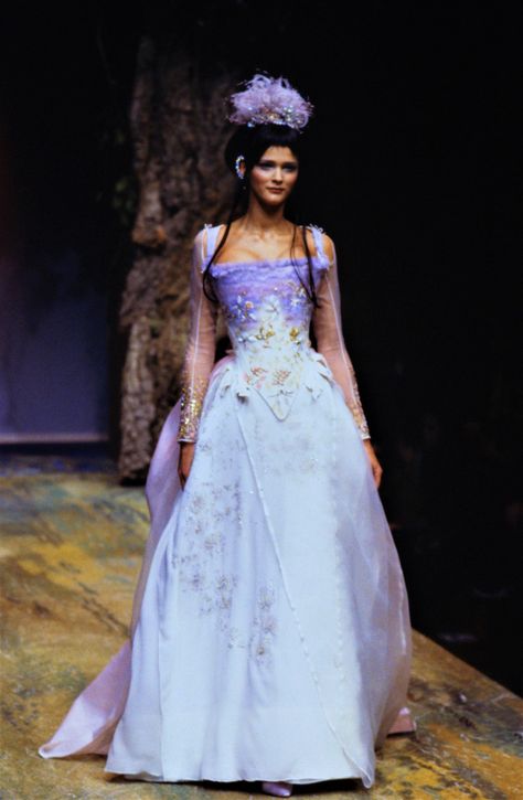 Christian Lacroix Haute Couture Spring/Summer 1998 #fashion #moda #dress #vestido #gown Christian Lacroix 90s Runway, 1998 Runway Fashion, Christian Lacroix Dress, Vintage Runway Fashion Haute Couture, Ball Gown Runway, Christian Lacroix 90s, Christian Lacroix Runway, Runway Dresses Couture, 90s Haute Couture