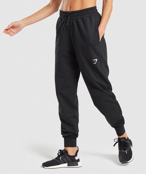 Lazy Day Outfits, Gymshark Joggers, Gym Bag Essentials, Gym Shark, Gym Clothes, Gym Leggings, Hoodie Top, Gym Wear, Gym Outfit