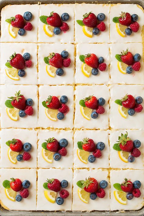 Sheet Tray Cake, Tray Cakes Decoration, Layered Sheet Cake Recipes, Tray Cake Decoration, Best Sheet Cake Recipes, Cake Squares Decoration, Celebration Of Life Cake Ideas, Sheet Birthday Cakes, Birthday Cake Sheet