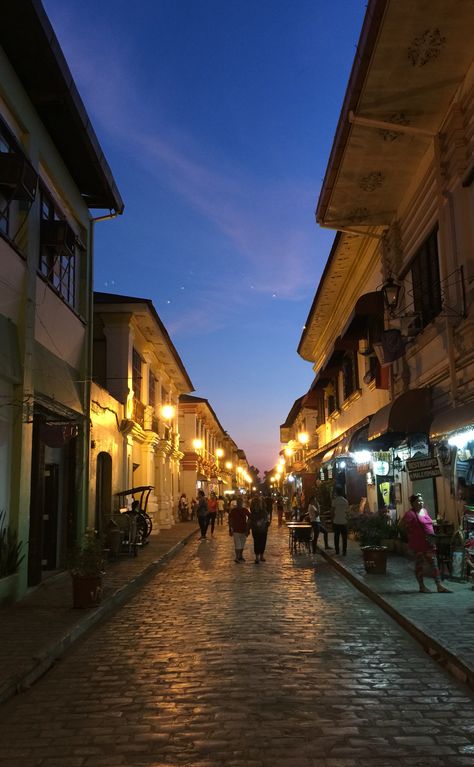 calle crisologo vigan ilocos sur Vigan, Calle Crisologo Vigan, Vigan Ilocos Sur, Vigan City, Wall Peper, Ilocos Sur, Philippines Food, Food Trip, Travel Food