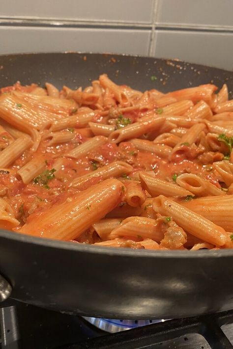 Vodka Penne Pasta, Vodka Penne, Unique Pasta Dishes, Tomato Cream Sauce, Cream Sauce Recipes, Study Pictures, God Mat, Penne Pasta, Food Goals