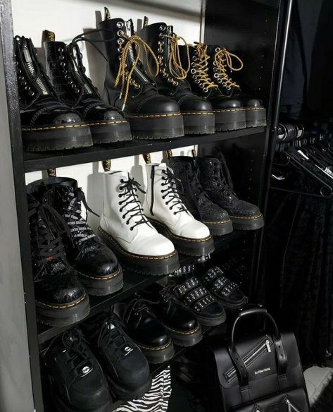 Goth Doc Martens Outfit, Black Platform Combat Boots, Doc Marten Aesthetics, Dc Martens Aesthetic, Dr Martens Aesthetic, Combat Boots Aesthetic, Platform Doc Martens Outfit, Martins Shoes, Doc Martens Aesthetic