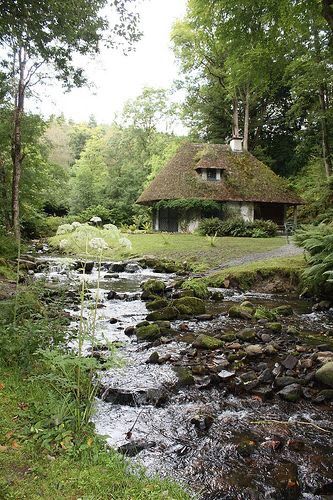 Rustic Homes, Woodland Cottage, Apartment Makeover, Cottage House, Cabin In The Woods, Front Entrances, Cozy Cabin, Cozy Cottage, Manor House