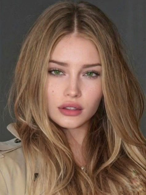 Blonde Green Eyes, Slavic Girl, Maquillage On Fleek, Stile Blair Waldorf, Dark Blonde Hair, Blonde Hair Inspiration, Dark Blonde, American Beauty, Pretty Makeup