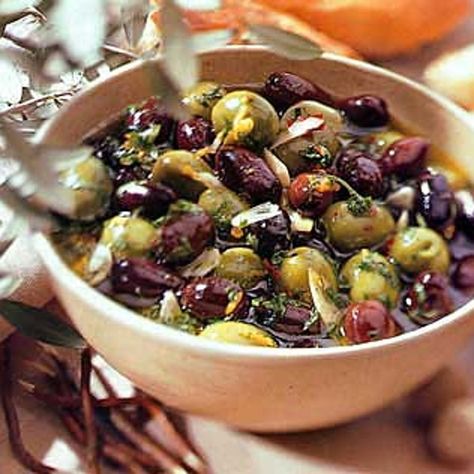 Baked Olives, Fresh Olives, Marinated Olives, Lamb Ribs, Olive Recipes, Spanish Recipes, Quick Appetizers, Crushed Red Pepper, Green Olives