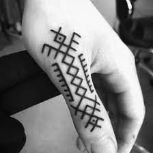 Everything You Need to Know About Berber Tattoos Berber Daisy Tattoo, Berber Tattoo Symbols, Amazigh Tattoos Men, Berber Women Tattoo, Berber Tattoo, Hand Poke, Spiritual Beliefs, Berber Rug Black Abd White, Need To Know