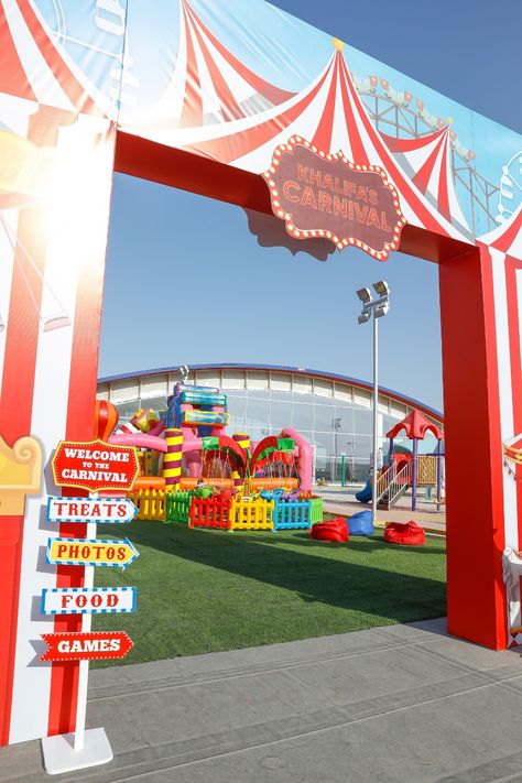 Carnival Entrance Decor, Amusement Park Decorations, Christmas Carnival Theme, Carnival Photo Booth Ideas, Carnival Event Decor, Carnival Theme Event, Carnival Decorations Ideas, Carnival Theme Decor, Carnival Entrance