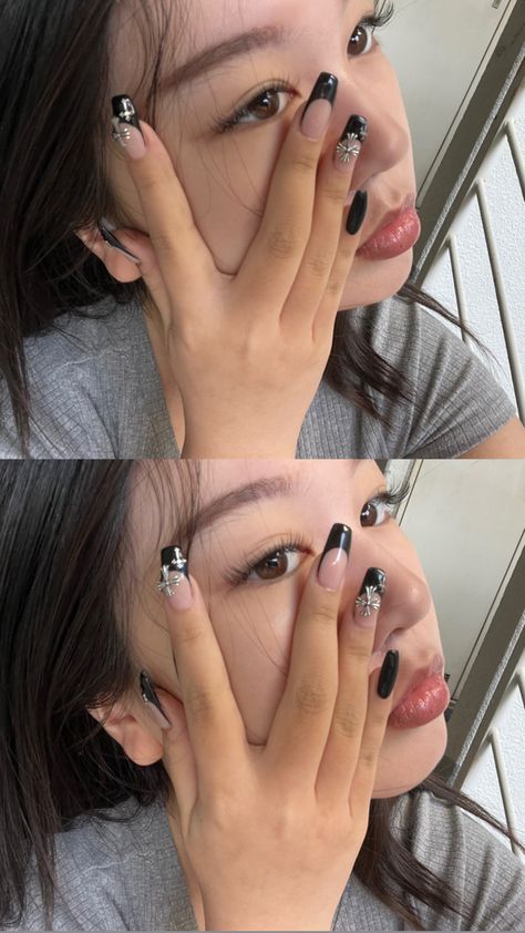 Simple Chrome Hearts Nails, Nail Designs Chrome Heart, Nail Inspo Chrome Hearts, Silver Chrome Hearts Nails, Chrome Of Hearts Nails, Chrome Hearts Inspired Nails, Chrome Hearts Nails Black, Chrome Hearts Nails Designs, Chrome Charm Nails