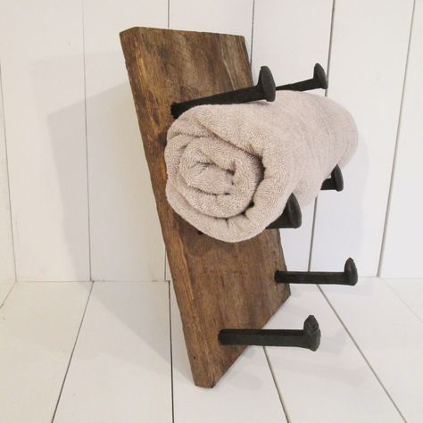 Barnwood and railroad spike towel holder by Perryhill Rustics Rustic Towel Holder, Railroad Spikes Crafts, Railroad Spike Art, Wood Towel Rack, Barnwood Shelves, Country Bathroom Decor, Rustic Bath, Draft Horse, Railroad Spikes