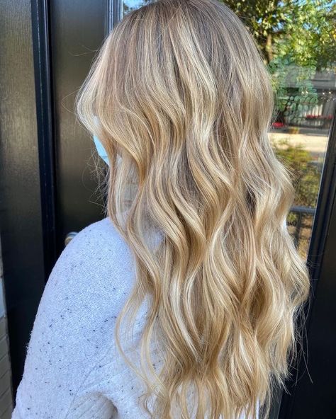 Highlights For Golden Blonde Hair, Highlighted Dirty Blonde Hair, Highlight Dirty Blonde Hair, Warm Highlights On Blonde Hair, Highlights On Honey Blonde Hair, Blond Bolyoge, Light Highlights On Blonde Hair, Blonde Highlights For Dirty Blonde Hair, Emilie Kiser Hair