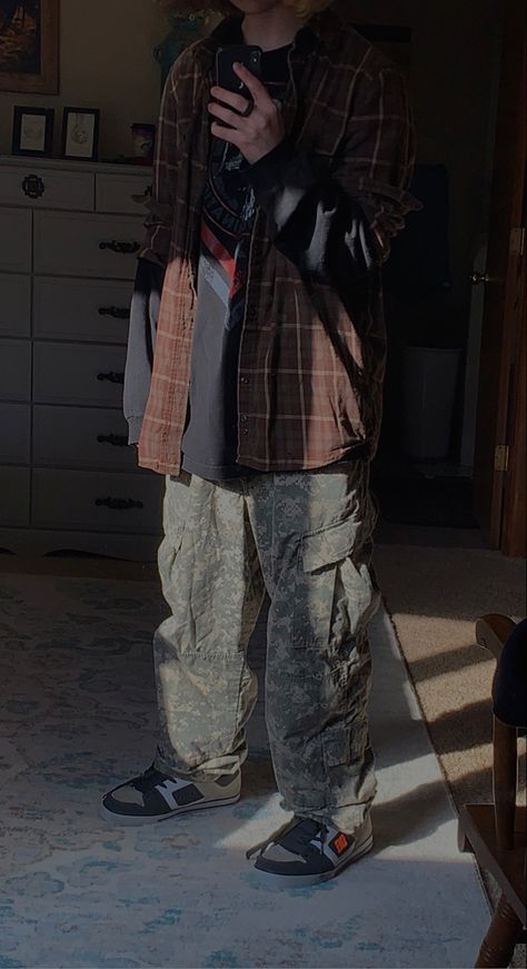 Homeless Clothes Aesthetic, Brown Leather Jacket Outfit Grunge, Baggy Dark Academia Outfit, Baggy Grunge Outfit Men, Grunge X Dark Academia, Baggy Hodge-podge Grunge, Baggy Punk Outfits, Baggy Clothes Grunge, Cryptid Academia Outfits