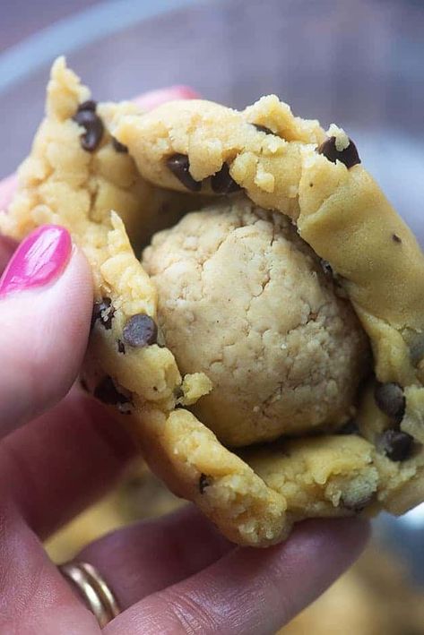 Ball Cookies Recipes, Cookie Filling Recipe, Cookie Fillings, Stuffed Cookies Recipes, Peanut Butter Ball, Chunky Cookies, Buns In My Oven, Stuffed Cookies, Peanut Butter Cookie Dough