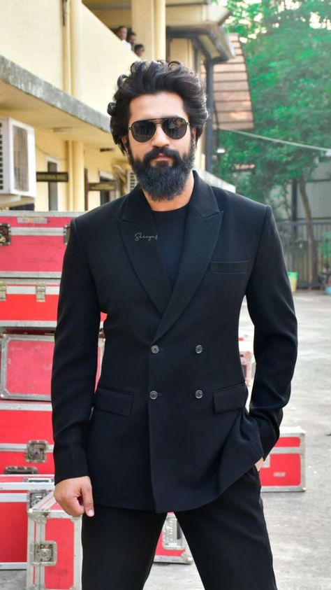 Blazer Outfits Men Classy, Black Blazer Outfit Men, Male Wardrobe, Indian Wedding Clothes For Men, Black Blazer Outfit, Beard Men, Power And Control, Mens Hairstyles With Beard, Stylish Mens Suits