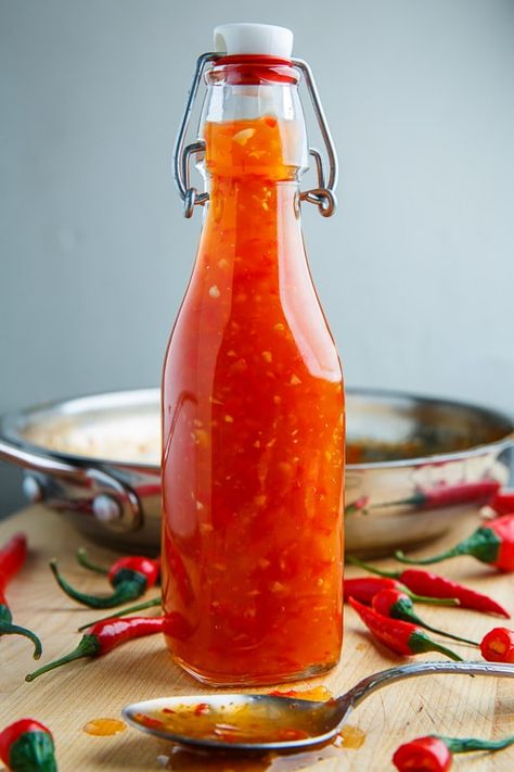 Sweet Chilli Sauce Sweet Chilli Sauce Recipe, Balsamic Reduction Sauce, Hot Dog Sauce, Closet Cooking, Chili Sauce Recipe, Homemade Sauce Recipes, Sweet Chilli Sauce, Bbq Sauce Recipe, Fudge Sauce