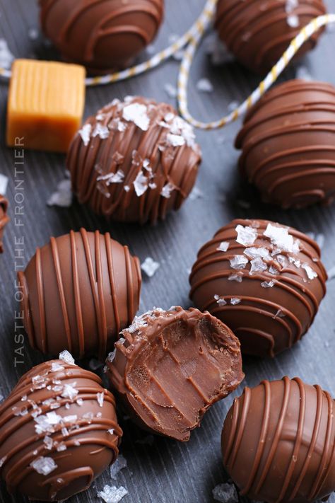 Caramel Truffles Easy, Sea Salt Caramel Truffles, Salted Caramel Chocolate Truffles, Chocolate Caramel Truffles, Milk Chocolate Truffles Recipe, Caramel Truffles Recipe, Truffles Chocolate Recipe, Christmas Truffles Easy, Truffles Recipe Easy