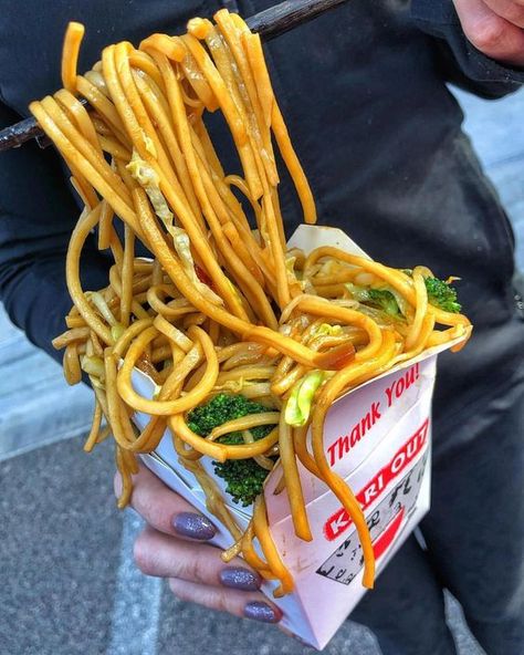 asian street food . pinterest @xvalmorbida Asian Street Food, Enjoy Your Meal, Junk Food Snacks, Food Goals, Food Obsession, Pretty Food, Food Cravings, I Love Food, Junk Food