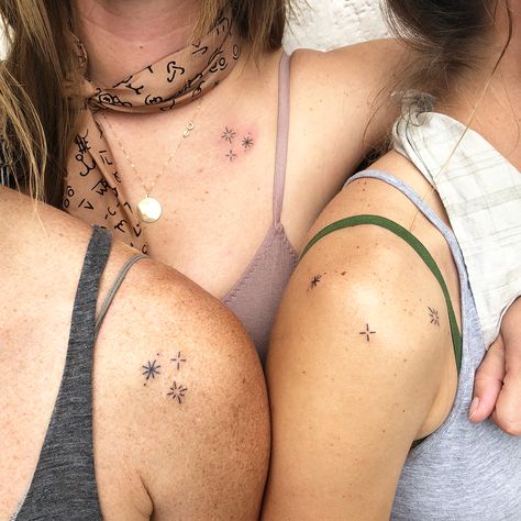 Tattoo Four Friends, Tiny Tattoos For Three Friends, Subtle Friend Tattoos, Bestie Minimalist Tattoo, Three Tattoos Friends, Tiny Group Tattoos, Tattoo 3 Sisters Ideas, Minimalist Tattoo 3 Friends, Four Best Friends Tattoos