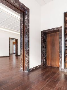 Piero Portaluppi Interior, Marble Frame Door, Marble Door Frame Design, Granite Door Frame Design, Modern Architrave, Granite Door Frame, Marble Door Frame, Door Portal, Piero Portaluppi