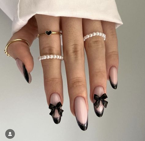 Hello Nails, Classy Acrylic Nails, Pretty Gel Nails, Black Nail Designs, Soft Nails, Black Nail, Nail Swag, Dark Nails, Nails 2024