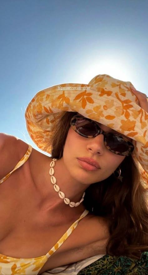 Sunnies Vintage Glasses Aesthetic, Beach Hat Photo Ideas, Summer Time Aesthetic, Y2k Glasses, Leopard Glasses, Glasses Aesthetic, Beach Photo Inspiration, Girl Glasses, Summer Glasses