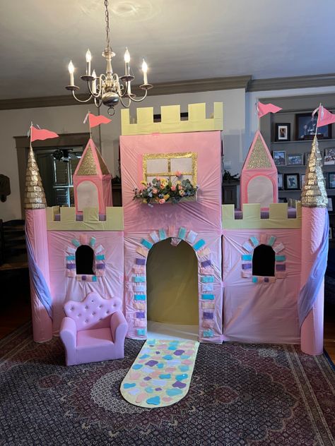 Princess Party Castle Entrance, Diy Princess Castle Cardboard Boxes, Princess Peach Castle Diy, Disney Castle Cardboard, Disney Princess Birthday Party Decorations Diy, Disney Castle Trunk Or Treat, Diy Castle Cardboard, Diy Castle Backdrop, Cardboard Castle Diy