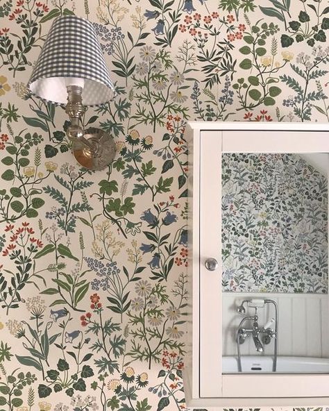 Claire Orders Interiors on Instagram: "How pretty is this floral wallpaper from the Swedish brand @borastapeter which has been used to decorate the family bathroom. This wallpaper is part of the Jubileum collection and flirts with the 1950’s love of nature and creatures. The brand has been producing popular patterns since 1905 and produces the most gorgeous floral designs depicting Swedish Summers. I’ve teamed it with two chrome elbow wall lights from @pookylights and a pair of baby blue gingham Gingham Bathroom, Wallpapered Bathroom, Popular Patterns, Swedish Brands, Downstairs Bathroom, Bathroom Redo, Family Bathroom, Bathroom Wallpaper, Painting Wallpaper