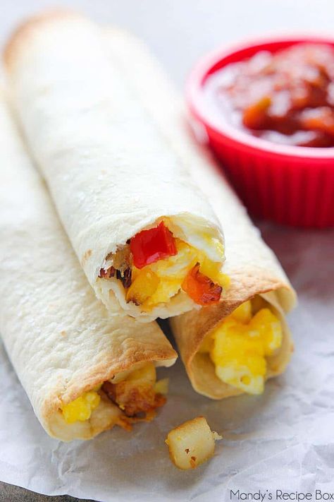 Breakfast Taquitos Breakfast Taquitos, Gf Dinner, Bacon Eggs Breakfast, Favorite Breakfast Recipes, How To Cook Potatoes, Best Breakfast Recipes, Delicious Dishes, Delicious Breakfast, Easy Weeknight Dinners